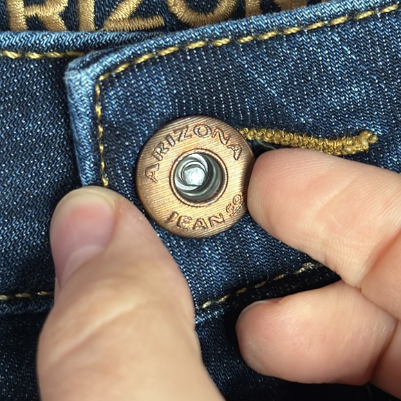 Arizona Jean Co distressed cuffed denim mini shorts size 11 - Picture 7 of 9